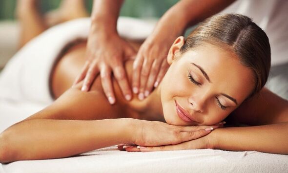 Une cure de massage aide à se débarrasser de l'ostéochondrose de la colonne thoracique