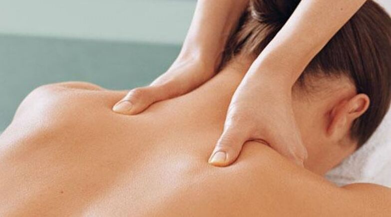 Massage du cou pour l'ostéochondrose